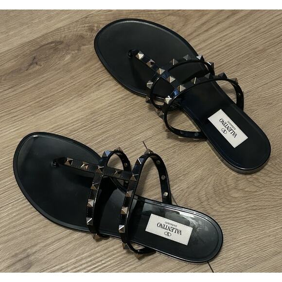 Valentino Garavani Women's Black Rockstud Flat Thong Sandals -Size 38EU/8US - Picture 2 of 6